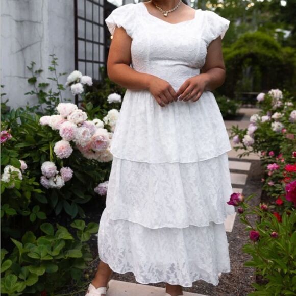 Ivy City Co Dresses & Skirts - Ivy City Co. Mimi White Dress Puff Sleeve Floral Chiffon Detail Basque Waist 22W